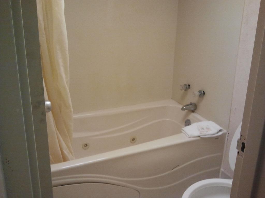 Studio 9 Inn & Suites Decatur Room photo